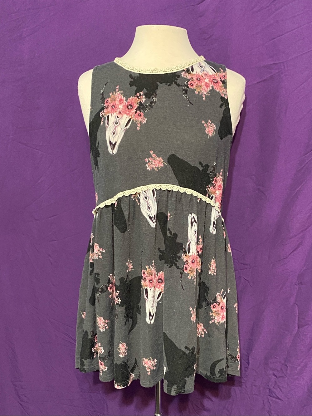 Oddi Gray with Pink Floral Skull-Print Sleeveless Peplum Tank Top. Size L.